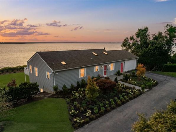 585 Seaside Dr