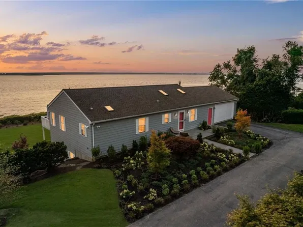 585 Seaside Dr, Jamestown, RI 02835