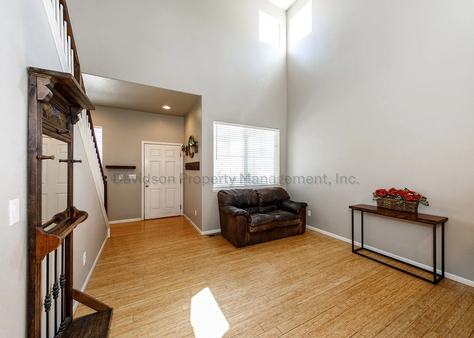 Beautiful 4 Bedroom House in Stetson Hills — Photo 3