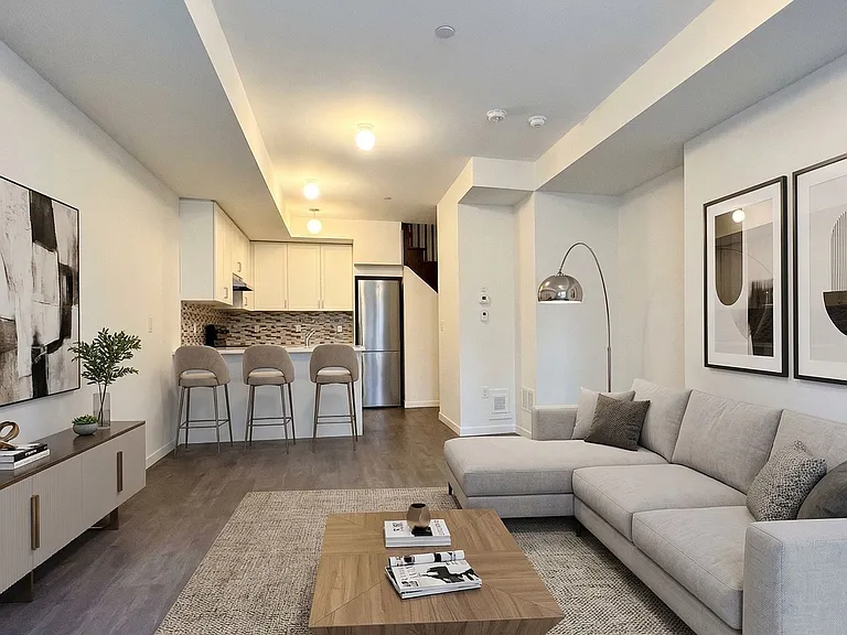 400 Alex Gardner Cir #83 — Photo 1