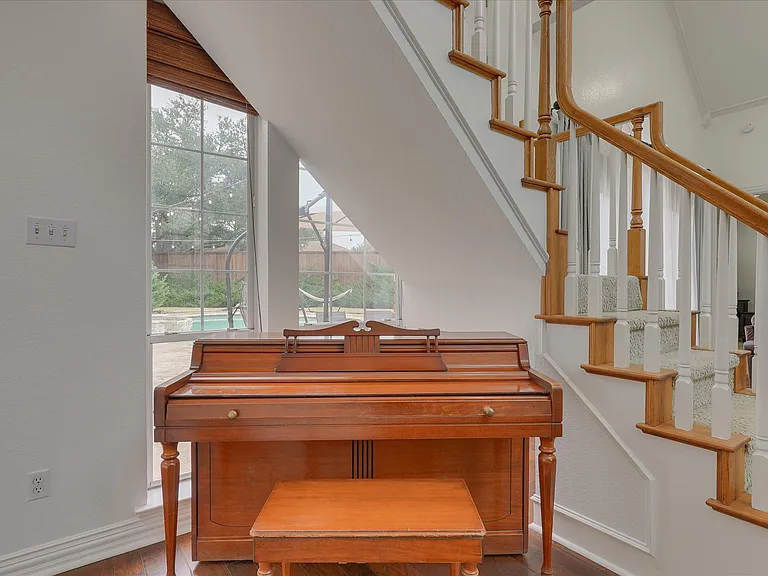 904 Tiffany Ln — Photo 11