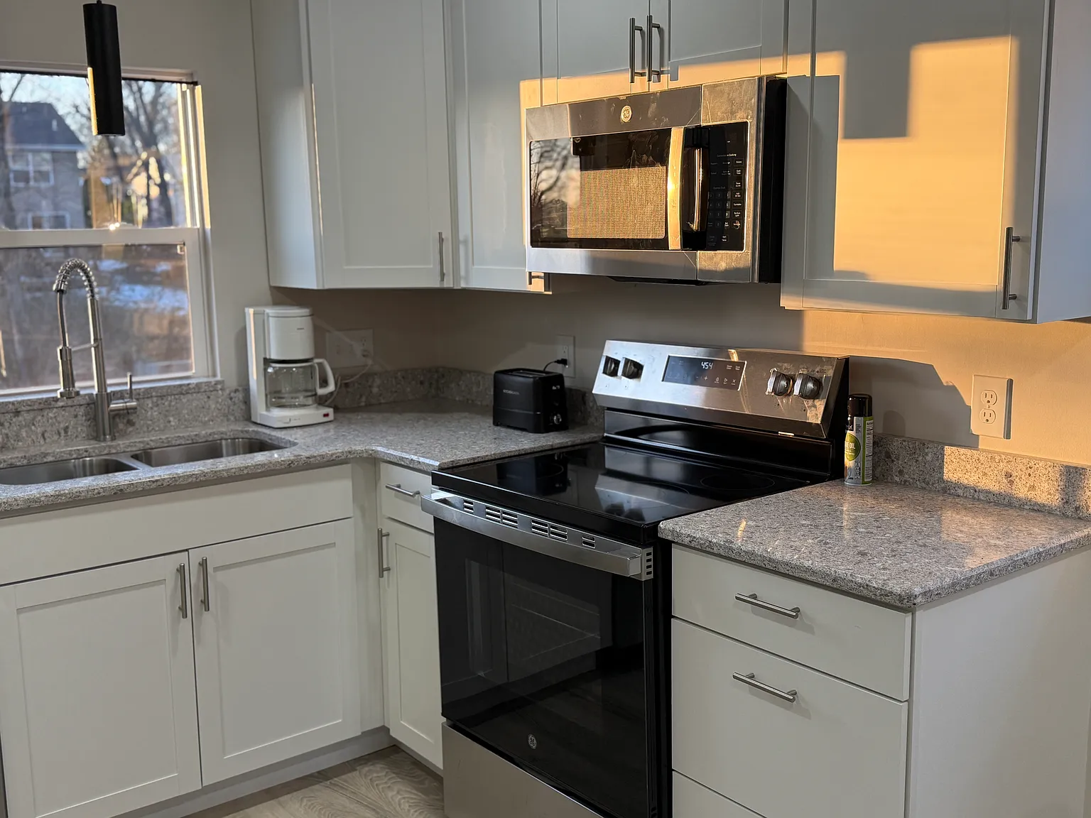 4 bed, 1.5 bath, 1400 sqft, $3,395 — Photo 4
