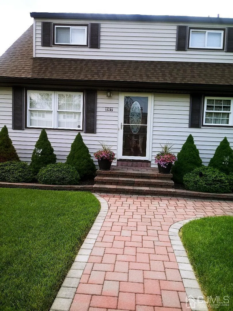 267 Herbert Ave photo 1