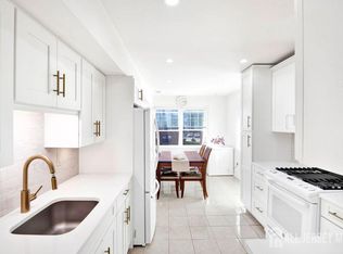1106 Green Hollow Dr, Iselin, NJ 08830