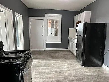 1st image of 160 Oak St #D