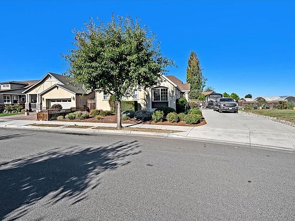 2nd image of 871 Almond Dr