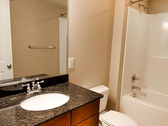 5th image of 611 S Jefferson St #603