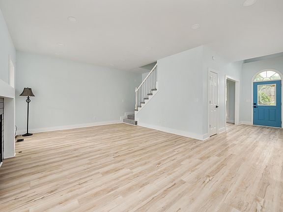 4th image of 502 Briarwood Ln