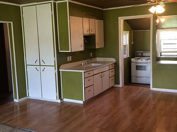 5th image of 109 W Oak St