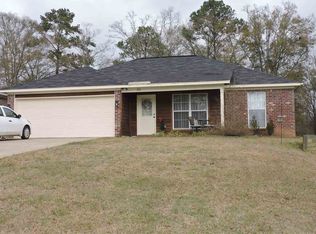 211 E Laurel Ave, Mendenhall, MS 39114