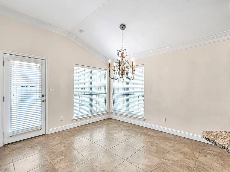 608 Memorial Ct — Photo 11