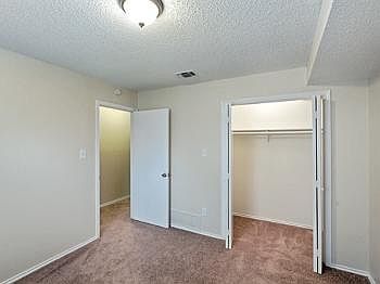 3rd image of 1903 E Branch Hollow Dr