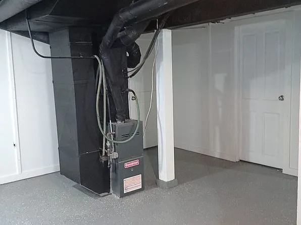 2573 Whitmore St, Omaha, NE 68112