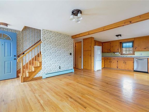 3rd image of 22 Hollywood Ave
