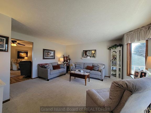 3rd image of 2107 Viking Rd