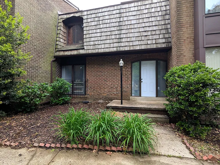 4938 Schuyler Dr — Photo 1