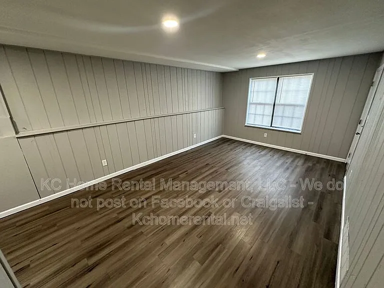 9213 E 54th Ter — Photo 7