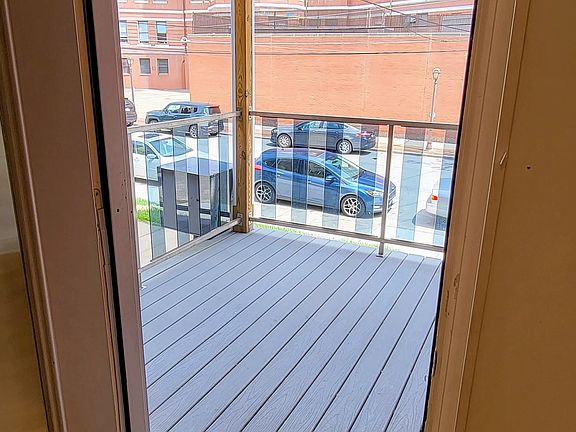 Porch / deck / balcony