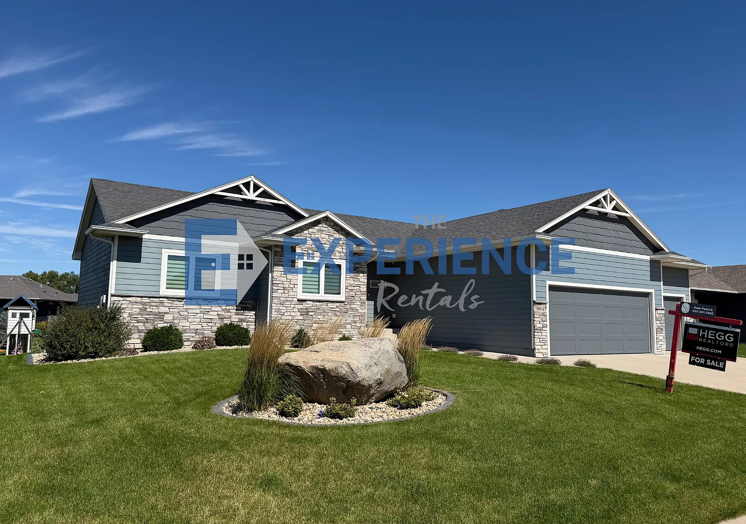 Spacious 5-Bedroom Home with Private Theater & Wet Bar! — Photo 3