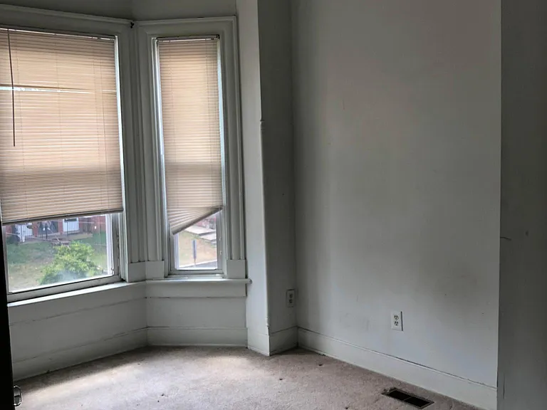 1420 W Clay St — Photo 11
