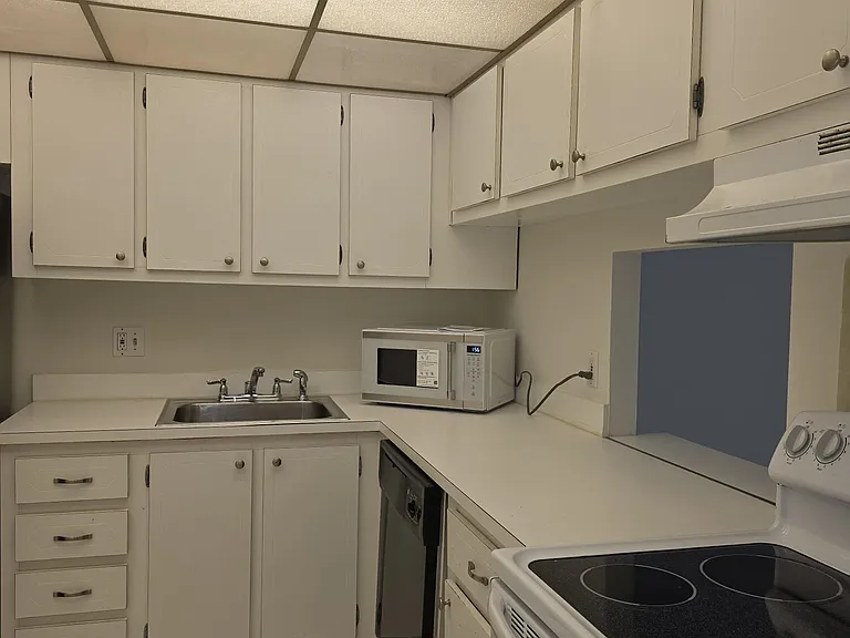470 Executive Center Dr #2K — Photo 7