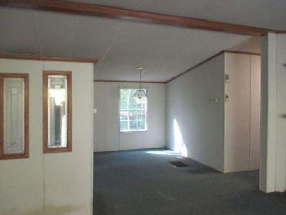 3rd image of 620 Bennett St