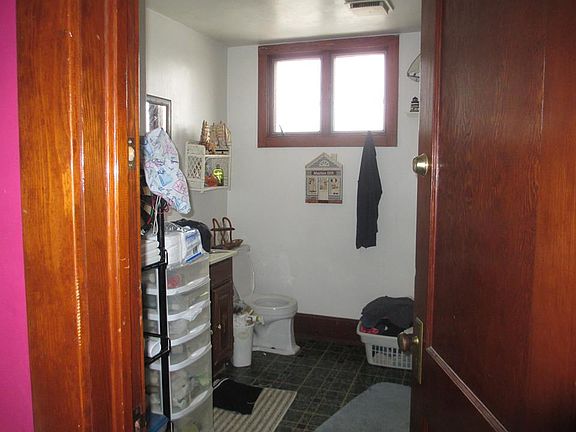 4th image of 152 Elm Ave SE