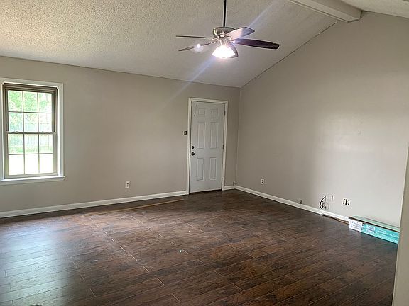 5th image of 815 Hyde St