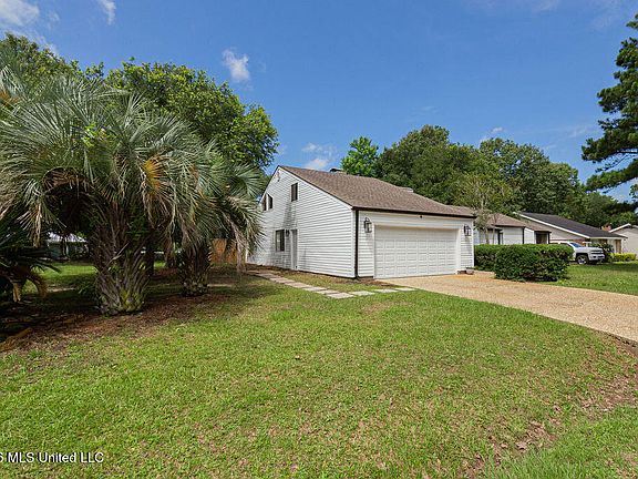 2nd image of 5420 Diamondhead Dr E