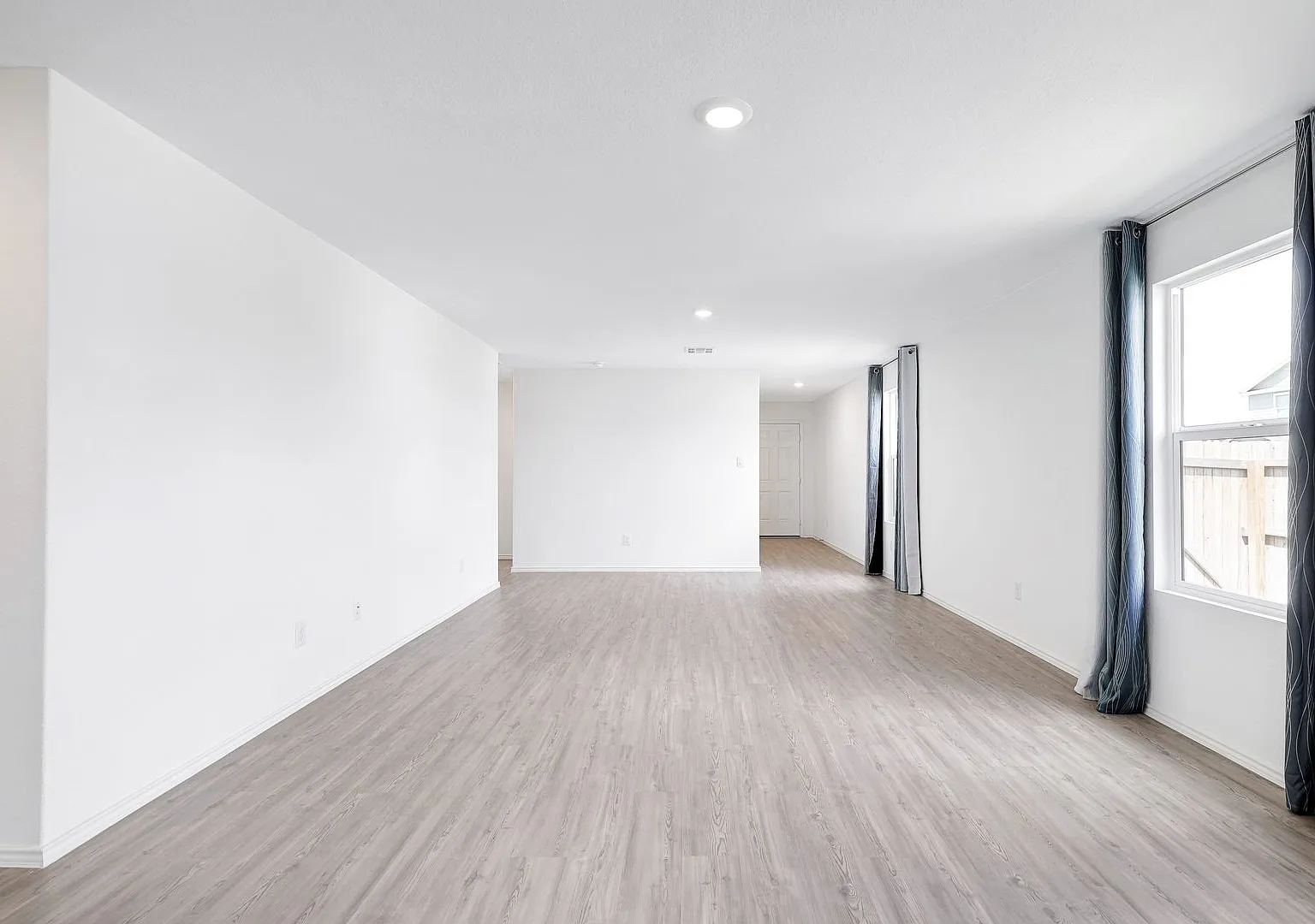 Elegant Corner Lot Home in Desirable Silos Community — Photo 3
