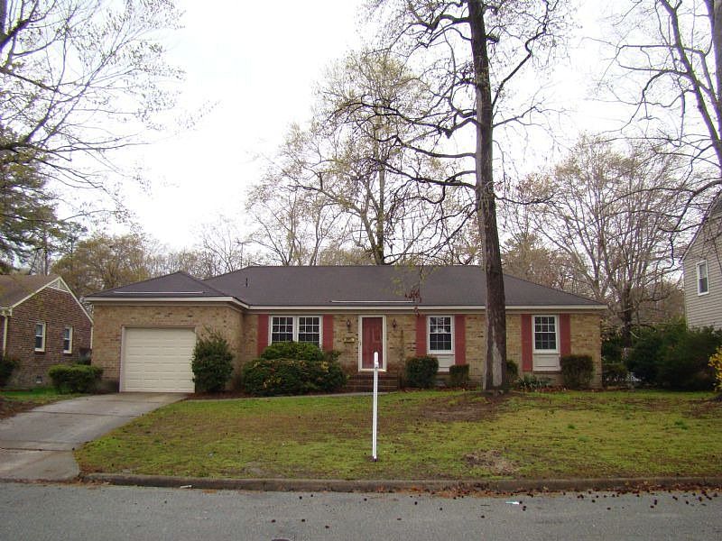 1st image of 450 Harcourt Pl
