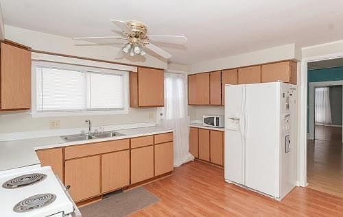 2nd image of 818 Hoffman Pl