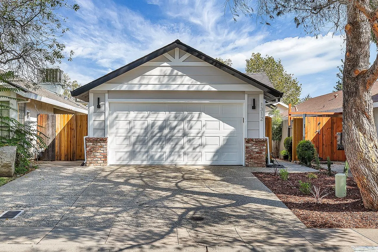 1312 Chignahuapan Way photo 1