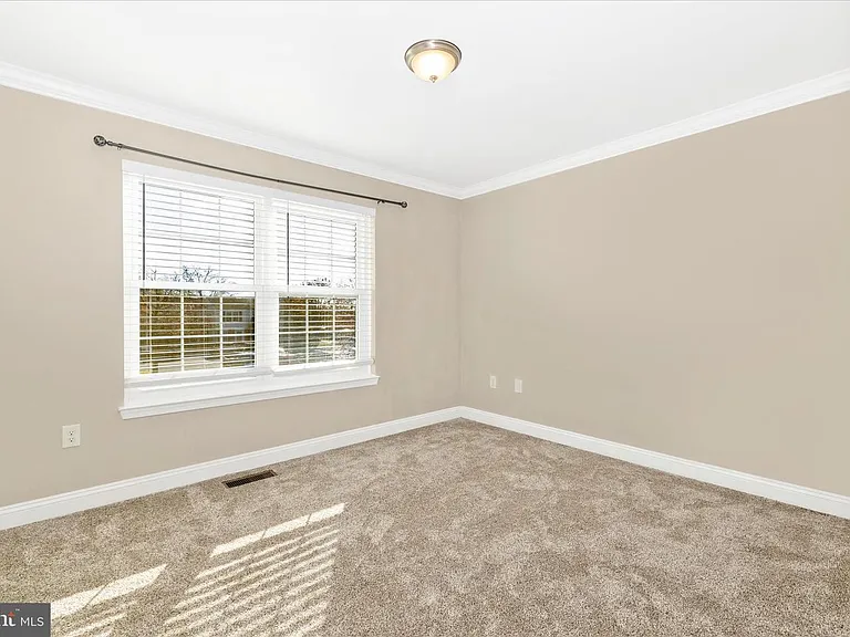 557 Lancaster Pl — Photo 13