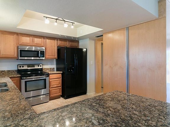 Terry Lane-7 kitchen