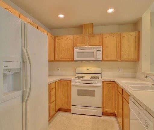3rd image of 418 17th St SE Unit 11D