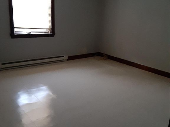 3rd image of 115 Garden Ln #3