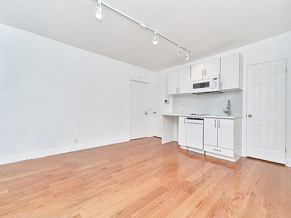 2nd image of 224 W 13th St #1F