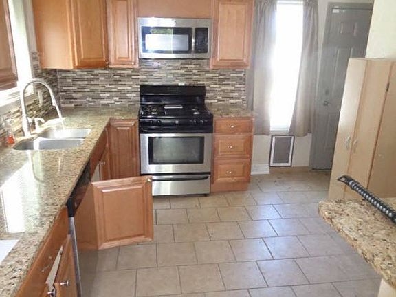 4th image of 9208 Chestnut Ave