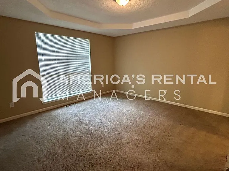 211 Winterberry Ln — Photo 13