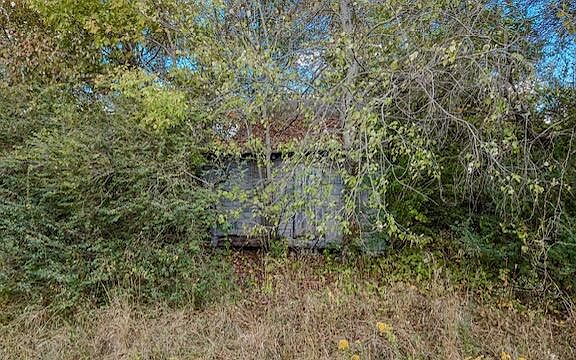 4th image of 2750 Moodyville Rd