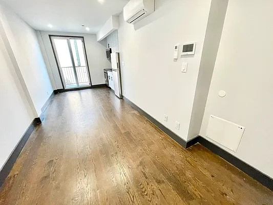 Rented by Delmark Realty LLC | media 33