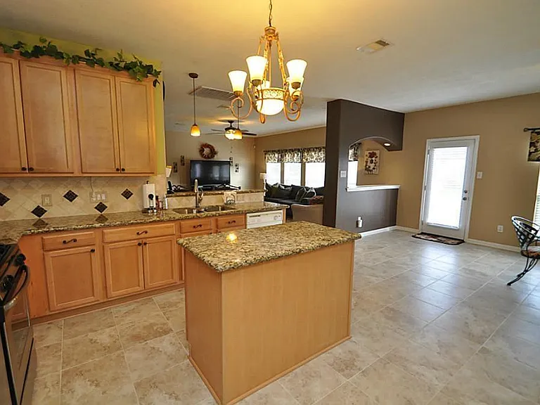 2931 Silver Landing Ln — Photo 16