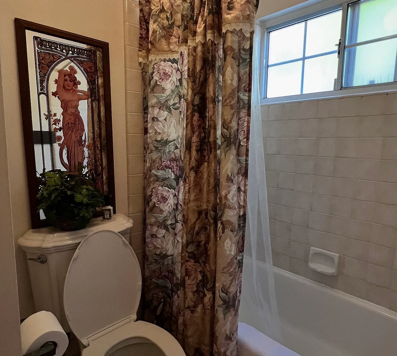 6 bed, 3000 sqft, $1,400 — Photo 3
