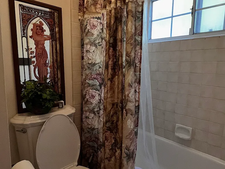 982 Malott Dr — Photo 3