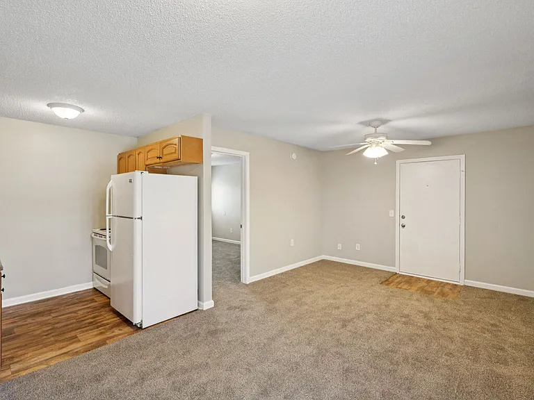 Willow Tree Apartments — Photo 19