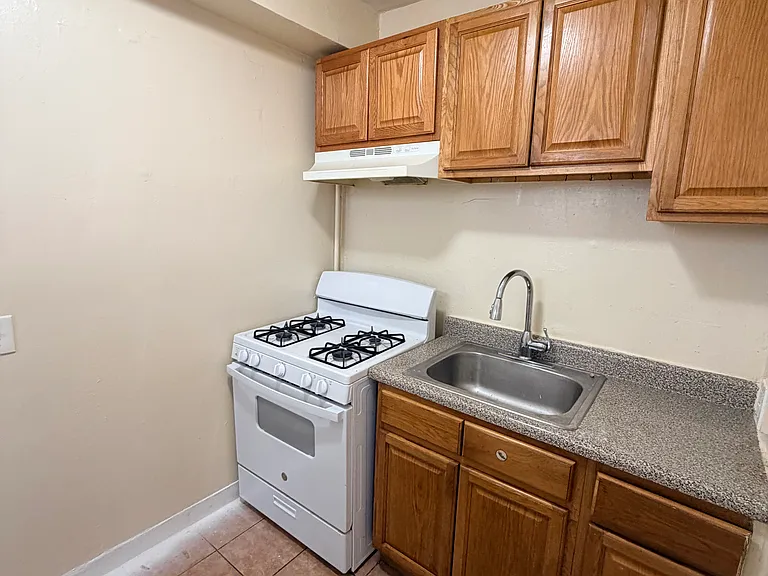 401 Sherman Ave #1-0 — Photo 3