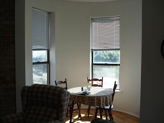4th image of 2615 N Sheffield Ave APT 3A