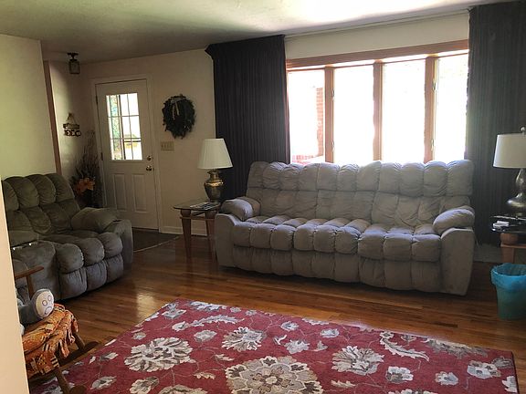 4th image of 92 Oakwood Dr