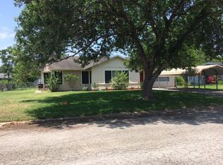 903 Lantana St, Refugio, TX 78377